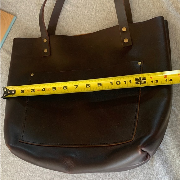 Elegant Brown Leather Tote Bag - Picture 5 of 7